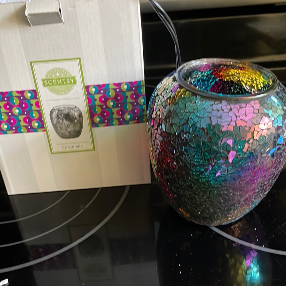 Scentsy chromatic new in box